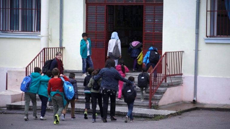 Γρεβενά: «Όχι» γονέων και κηδεμόνων του 7ου Δημοτικού στα προσφυγόπουλα