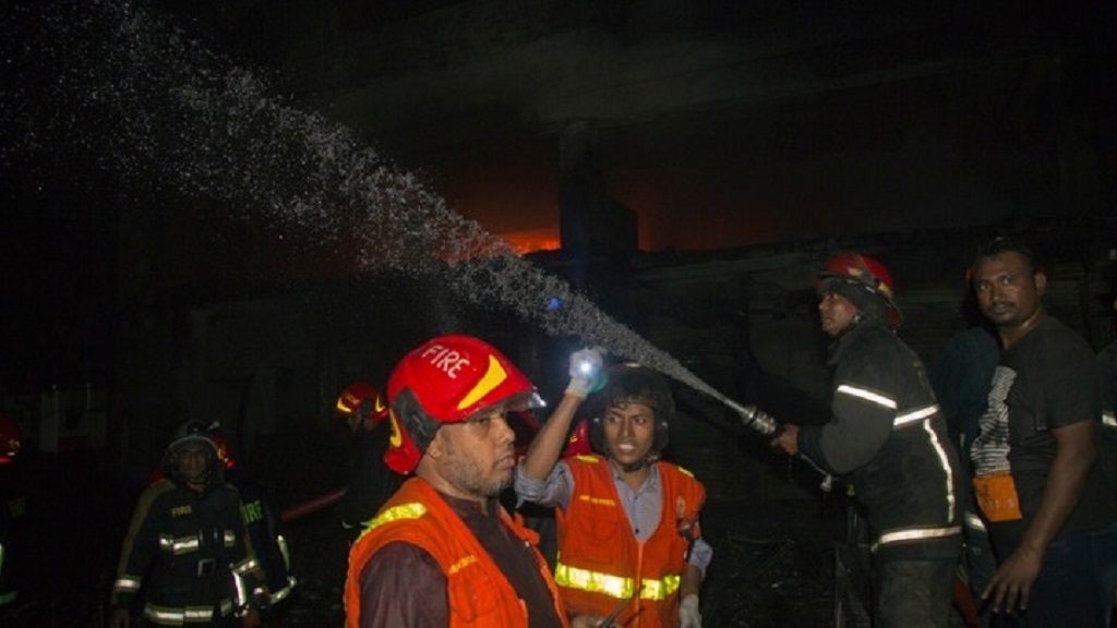 Μπανγκλαντές: Πάνω από 78 νεκροί από πυρκαγιά σε πολυκατοικία στην Ντάκα