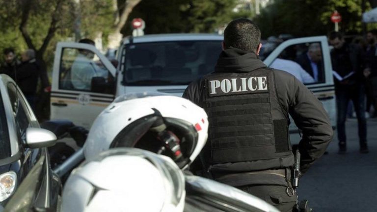 Υπεξαίρεσε χρήματα και είπε ότι την έκλεψαν