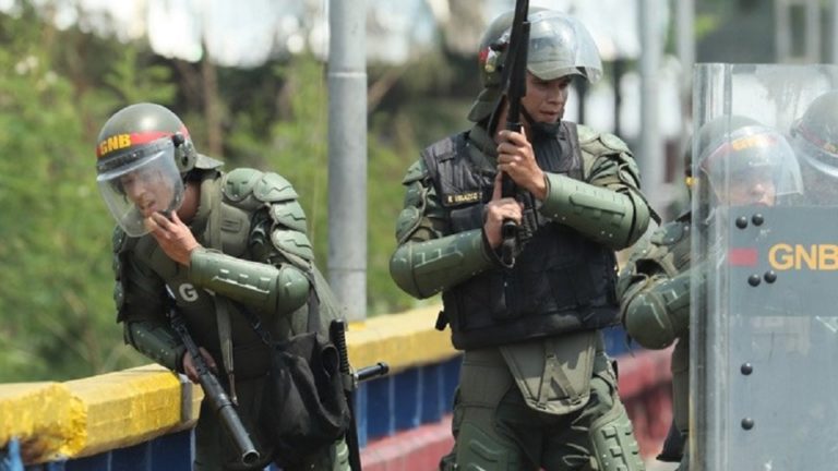 Βενεζουέλα: 156 στρατιωτικοί και αστυνομικοί λιποτάκτησαν στην Κολομβία