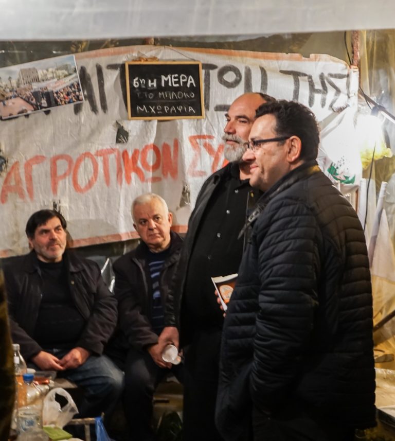 Στο μπλόκο των αγροτών στα Μεγάλα Χωράφια ο Μ. Συντυχάκης