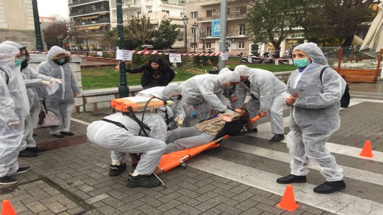 Ακτιβιστική ενέργεια στον Άγιο Νικόλαο για τους κινδύνους από την καύση σκουπιδιών
