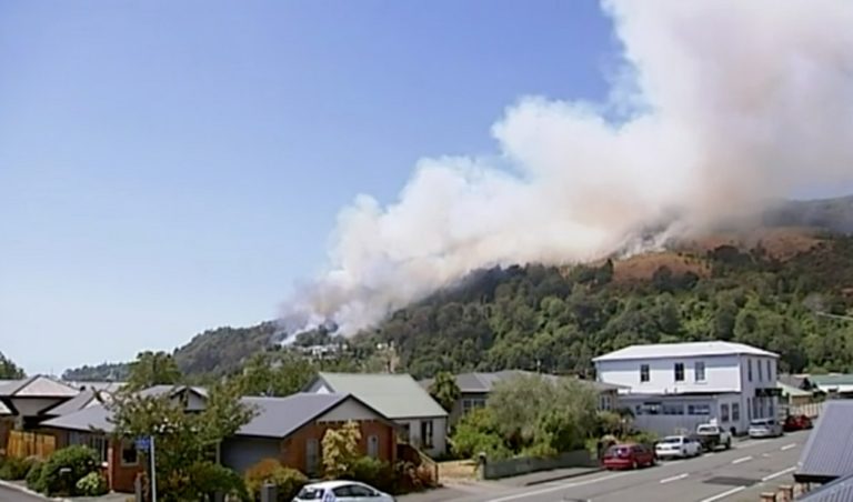 Εβδομάδες μπορεί να καίει η μεγάλη πυρκαγιά στα δάση της Ν. Ζηλανδίας