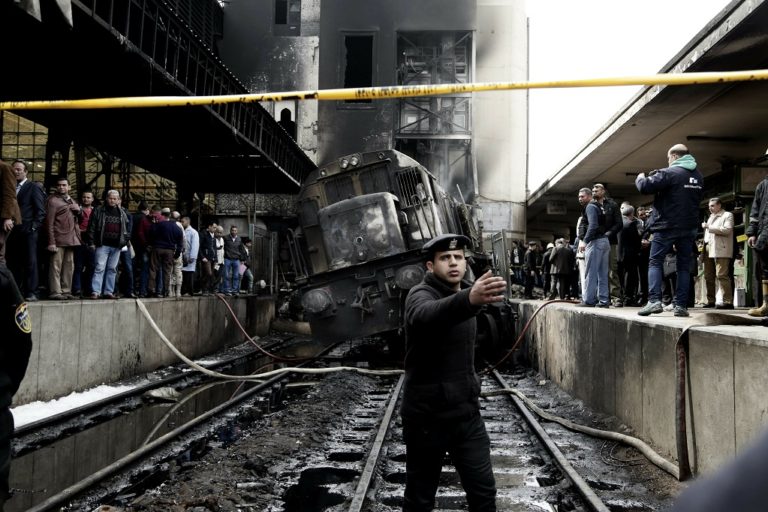 Σε καβγά του μηχανοδηγού οφείλεται το δυστύχημα του τρένου στην Αίγυπτο
