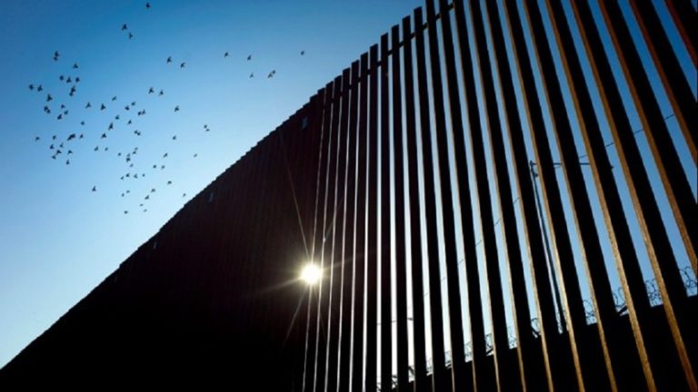 ΗΠΑ: 16 πολιτείες προσφεύγουν στη δικαιοσύνη κατά της απόφασης Τραμπ για το τείχος
