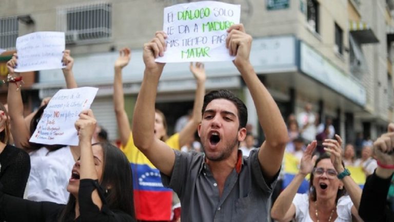 ΗΠΑ για Βενεζουέλα: “Εκφοβισμός και πλιάτσικο”- Ευρωπαϊκές πιέσεις για προκήρυξη εκλογών