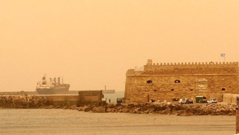 Ο νοτιάς φέρνει σκόνη από τη Σαχάρα – Αναμένεται υψηλή συγκέντρωση αιωρούμενων σωματιδίων στην ατμόσφαιρα