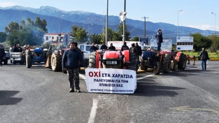 Κρήτη: Παραμένουν στα μπλόκα οι αγρότες