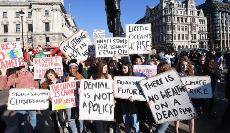 Βρετανία: Μαζική μαθητική διαδήλωση για το κλίμα