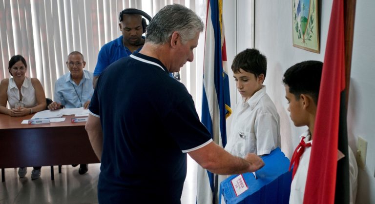 Δημοψήφισμα στην Κούβα για το επικαιροποιημένο Σύνταγμα