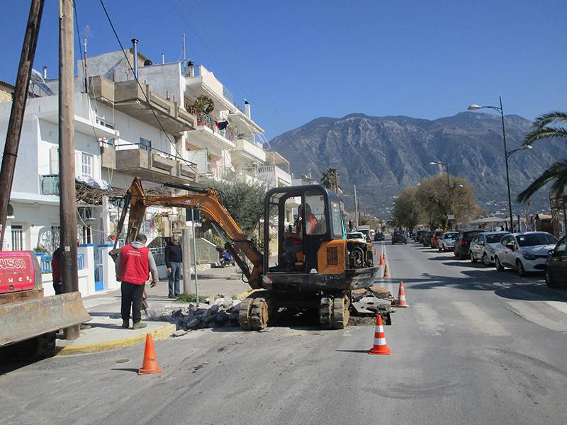 Κλειστό τμήμα της παραλιακής οδού της Καλαμάτας