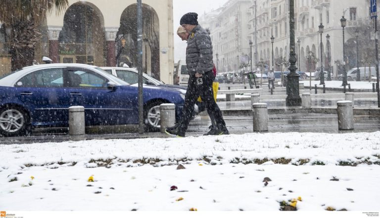 H «Ωκεανίς» σαρώνει τη χώρα με βροχές, καταιγίδες, χιόνια και τσουχτερό κρύο (video)