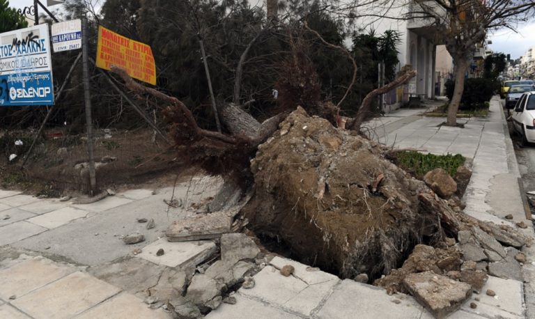 Σοβαρά προβλήματα έφερε η “Χιόνη”-Απαγορευτικό απόπλου από Πειραιά, Ραφήνα, Λαύριο (video)