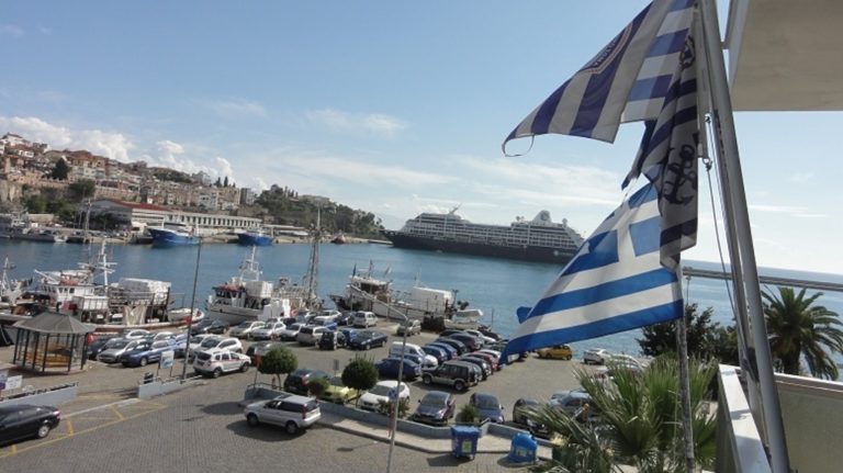 Καβάλα: Απογευματινή πεζοδρόμηση της παραλιακής