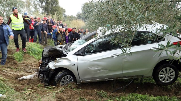 Οδύνη στην κηδεία της οικογένειας στην Κρήτη-Παγίδες τα ποτάμια που φουσκώνουν