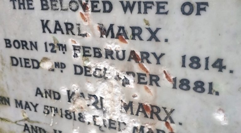 Βανδάλισαν τον τάφο του Καρλ Μαρξ στο Λονδίνο