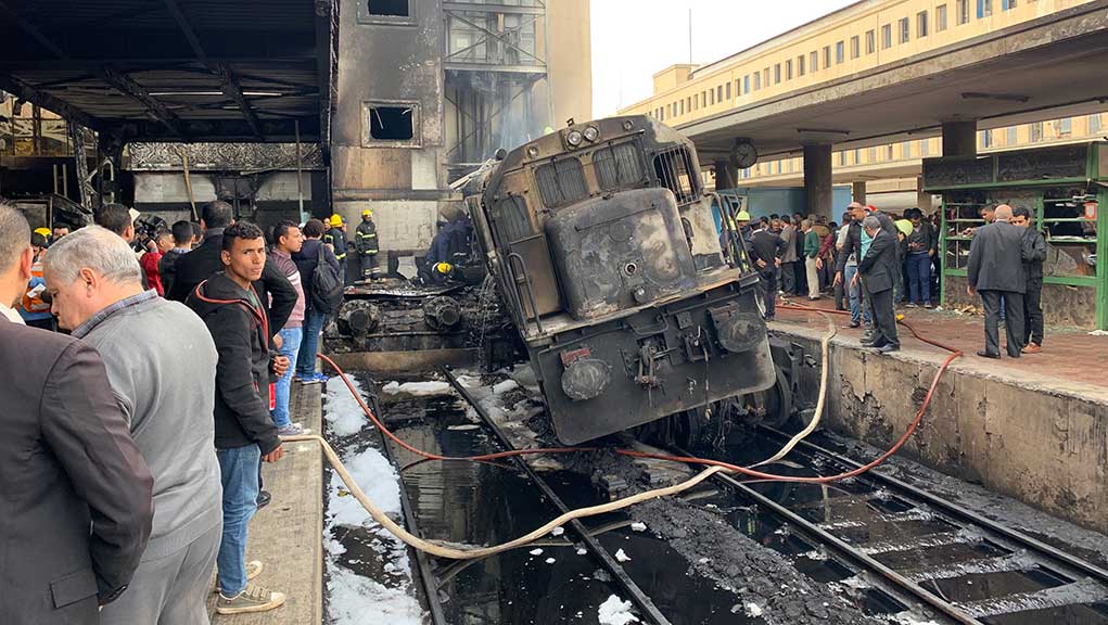 Κόλαση φωτιάς στο σιδηροδρομικό σταθμό του Καΐρου (video)