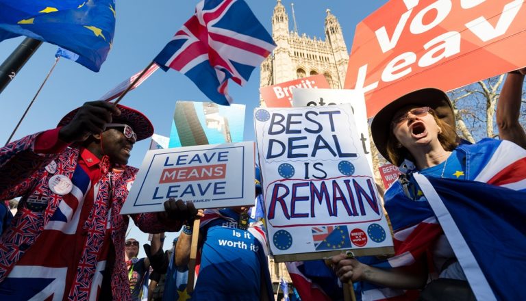 Πολιτικό χάος στη Βρετανία – Όλα τα σενάρια ανοικτά για το Brexit (video)