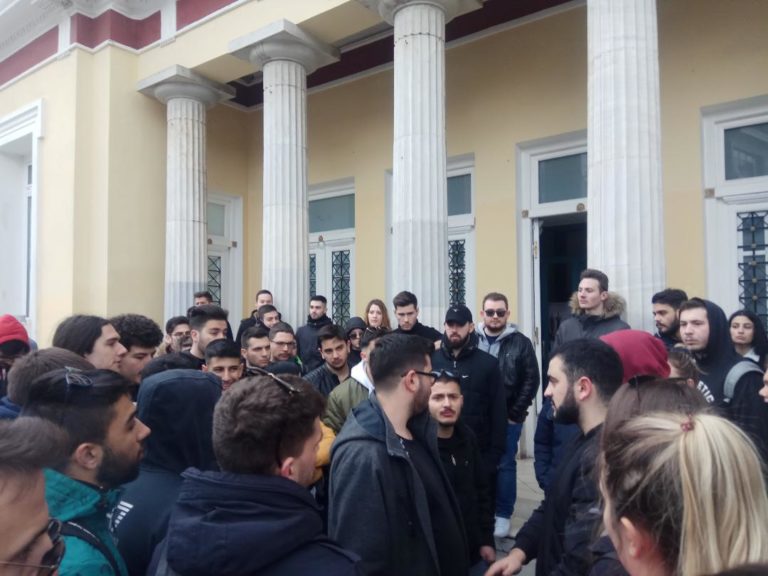Κοζάνη: Πορεία φοιτητών του ΤΕΙ στο κέντρο της πόλης