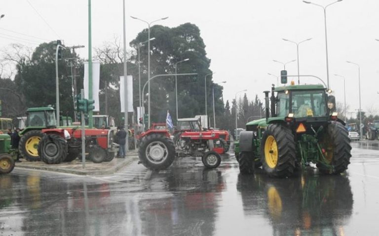 Τριάντα τρακτέρ στα “πράσινα φανάρια” της Θεσσαλονίκης