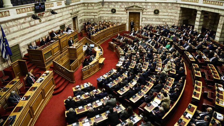 Υπερψηφίστηκε το πρωτόκολλο προσχώρησης της πΓΔΜ στο ΝΑΤΟ-Διαξιφισμοί στη Βουλή (video)