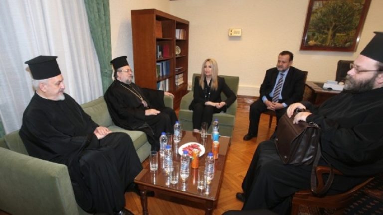 Με αντιπροσωπεία του Οικουμενικού Πατριαρχείου συναντήθηκε η Φ. Γεννηματά