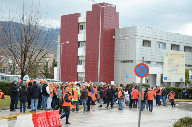 Πάτρα: Κινητοποίηση πραγματοποίησαν χθές, εργαζόμενοι από το χώρο της υγείας