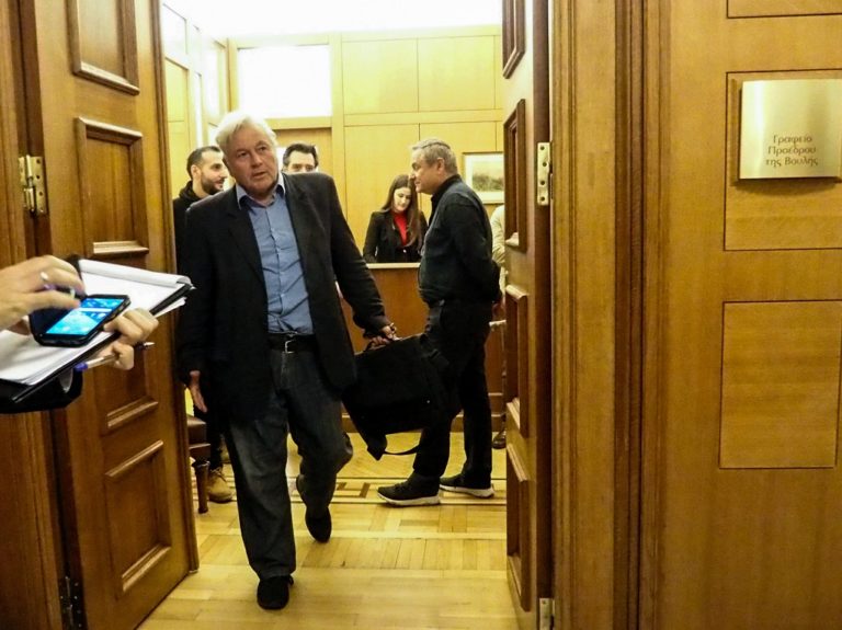 Δεν παραδίδει ακόμη την έδρα του ο Παπαχριστόπουλος-Τη Δευτέρα η Επιτροπή Κανονισμού της Βουλής (video)