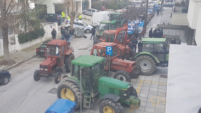 Με τρακτέρ στη Γιορτή Μήλου Αγιάς οι αγρότες της περιοχής