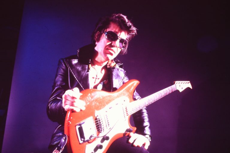 ΕΡΤ2 – DOC ON ΕΡΤ: «Rumble: The Indians Who Rocked The World»