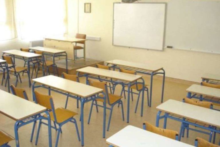 Δυσφορία για τον ασυνείδητο που άφησε μπάζα έξω από σχολείο