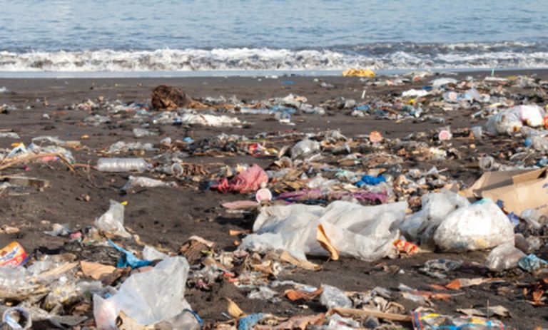 Σήμερα ξεκινά ο καθαρισμός των παραλιών στην Κίσσαμο