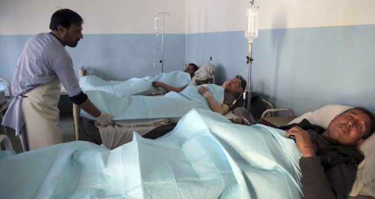 Βροχή από ρουκέτες σκοτώνει 3 και τραυματίζει 22 σε συγκέντρωση στην Καμπούλ
