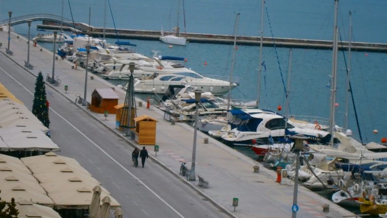 Ζημιές 3000 ευρώ σε σκάφος που πήρε φωτιά στην παραλία του Βόλου