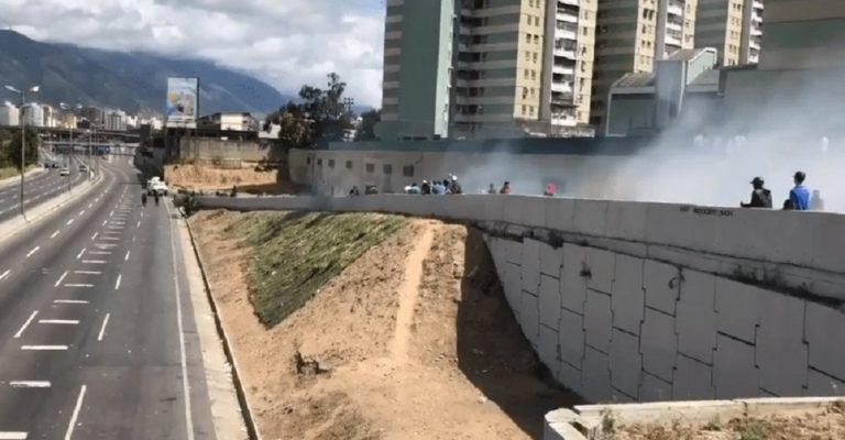 Βενεζουέλα: Με δακρυγόνα  επενέβη η αστυνομία σε διαδήλωση της αντιπολίτευσης