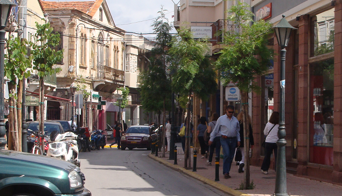 Κλάδεμα δέντρων στη Βενιζέλου με διακοπή ηλεκτροδότησης