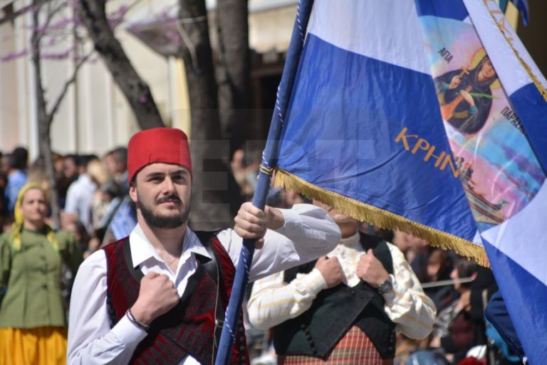 Χίος: παρέλαση για την 25η Μαρτίου με … φιλαρμονικές υπερβολές