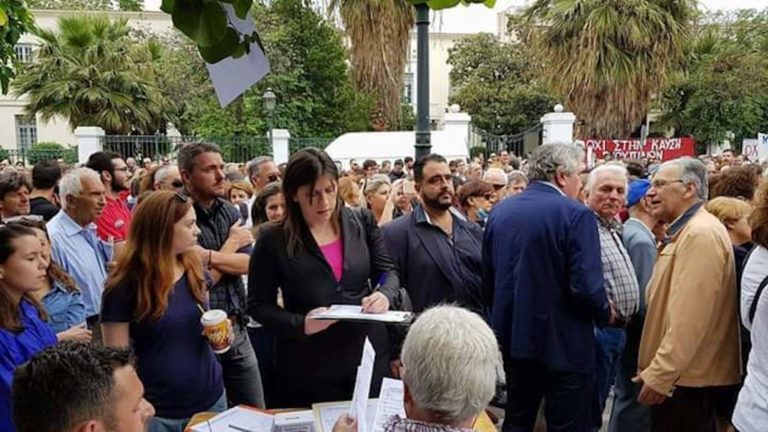 Παρούσα στο συλαλλητήριο του Σαββάτου η Ζωή Κωνσταντοπούλου της Πλεύσης Ελευθερίας.