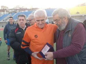 Οι παλαίμαχοι ποδοσφαιριστές τίμησαν το Μπλόκο της Καλογρέζας
