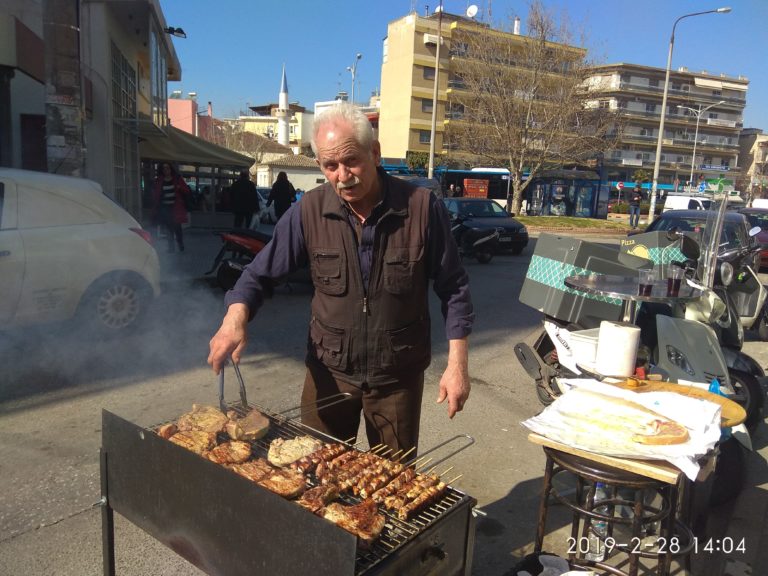 Στην Κομοτηνή ακόμη ψήνουν