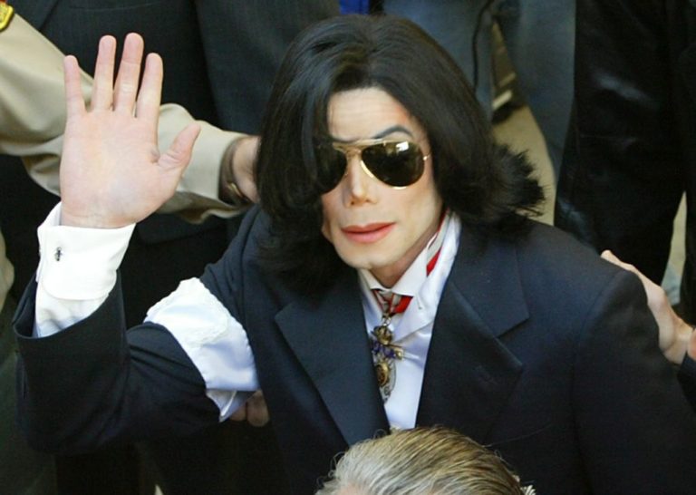 Ο ραδιοφωνικός σταθμός BBC 2 δεν μεταδίδει πλέον τραγούδια του Μάικλ Τζάκσον