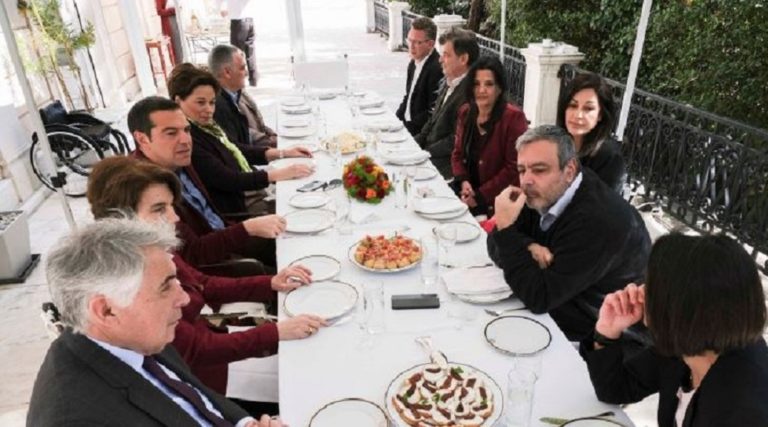 Συνάντηση Τσίπρα με τους νέους υποψήφιους ευρωβουλευτές του ΣΥΡΙΖΑ