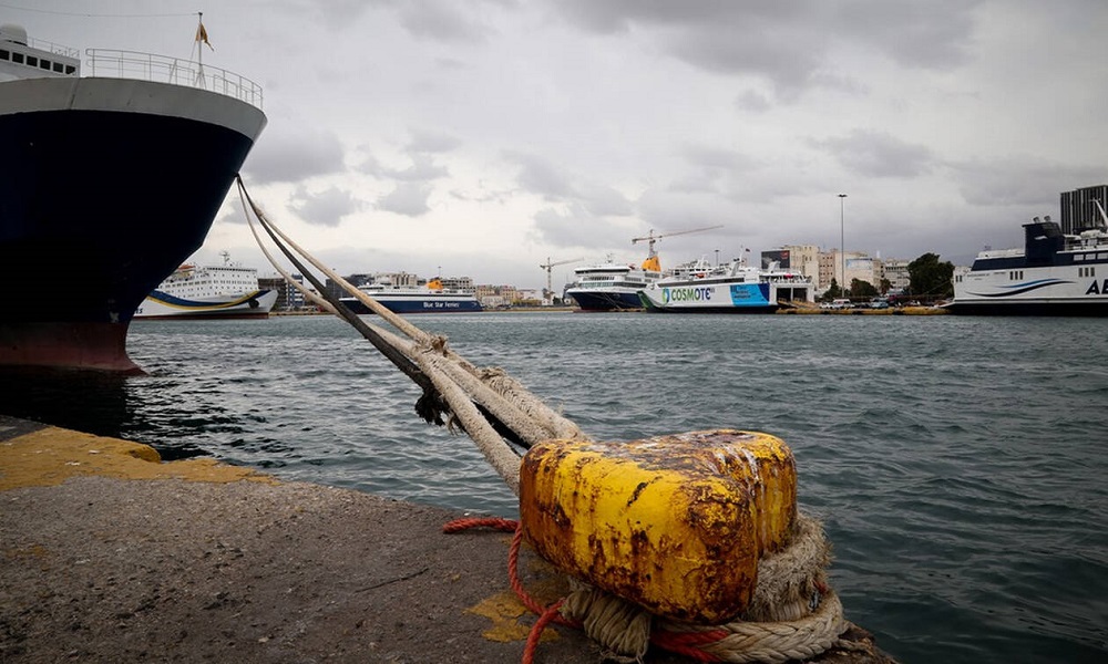 Δεμένα τα πλοία σε πολλά λιμάνια, λόγω θυελλωδών ανέμων