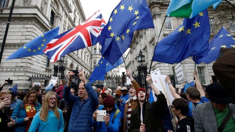 Brexit: ‘Ολα τα σενάρια ανοιχτά για τις επόμενες δύο εβδομάδες