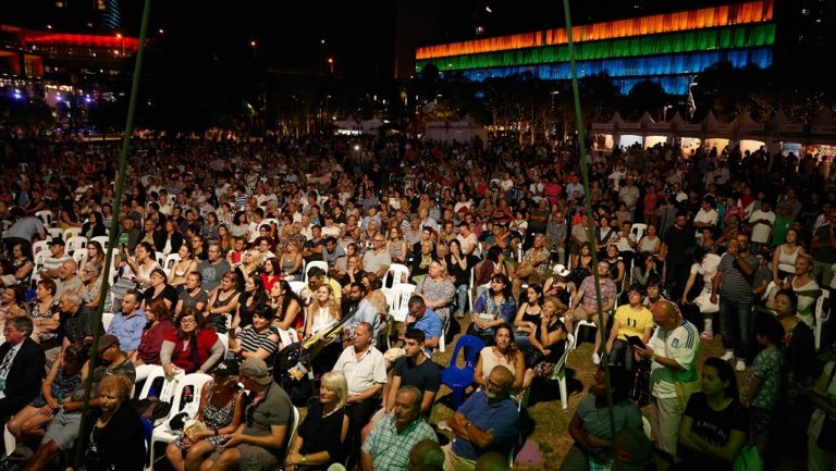 Αυστραλία: Ο Ελληνικός Μήνας έκανε γαλανόλευκο το Σίδνεϊ!