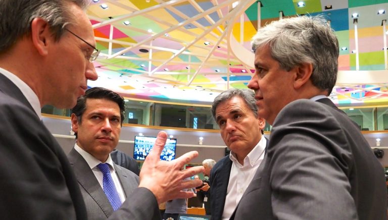 Eurogroup: Θετικές επισημάνεις για την Ελλάδα – Τον Απρίλιο η απόφαση για το 1 δισ. ευρώ (video)