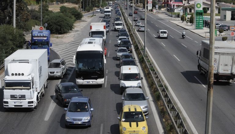 Αυξημένα μέτρα της Τροχαίας ενόψει τριημέρου – Απαγόρευση κυκλοφορίας φορτηγών