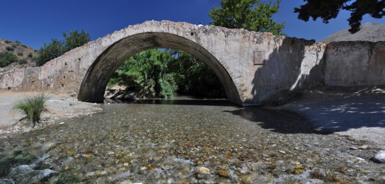 Ρέθυμνο: Απαγορεύεται η διέλευση οχημάτων από την πέτρινη γέφυρα