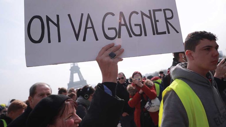 Γαλλία: Ο στρατός συνδράμει την αστυνομία στην αντιμετώπιση των «κίτρινων γιλέκων»