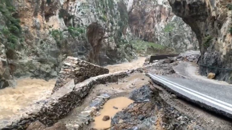Ρέθυμνο: Συνεχίζεται η αποκατάσταση του επαρχιακού οδικού δικτύου… Συνεχίζονται και οι κατολισθήσεις